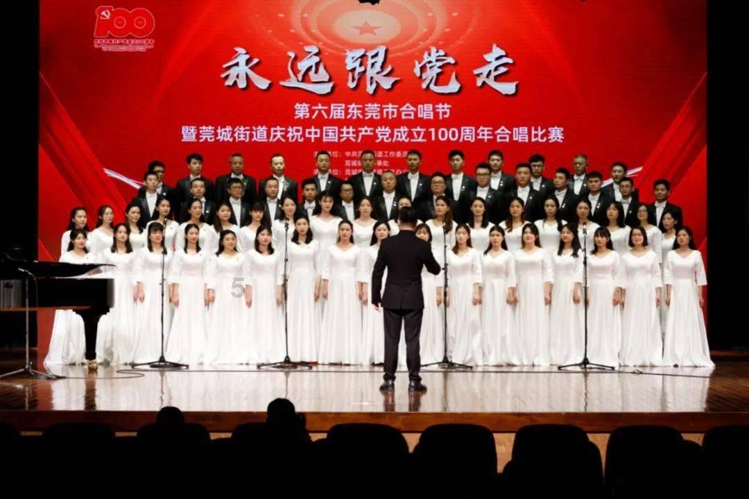 豹纹短款羽绒服怎么搭配？游戏画面